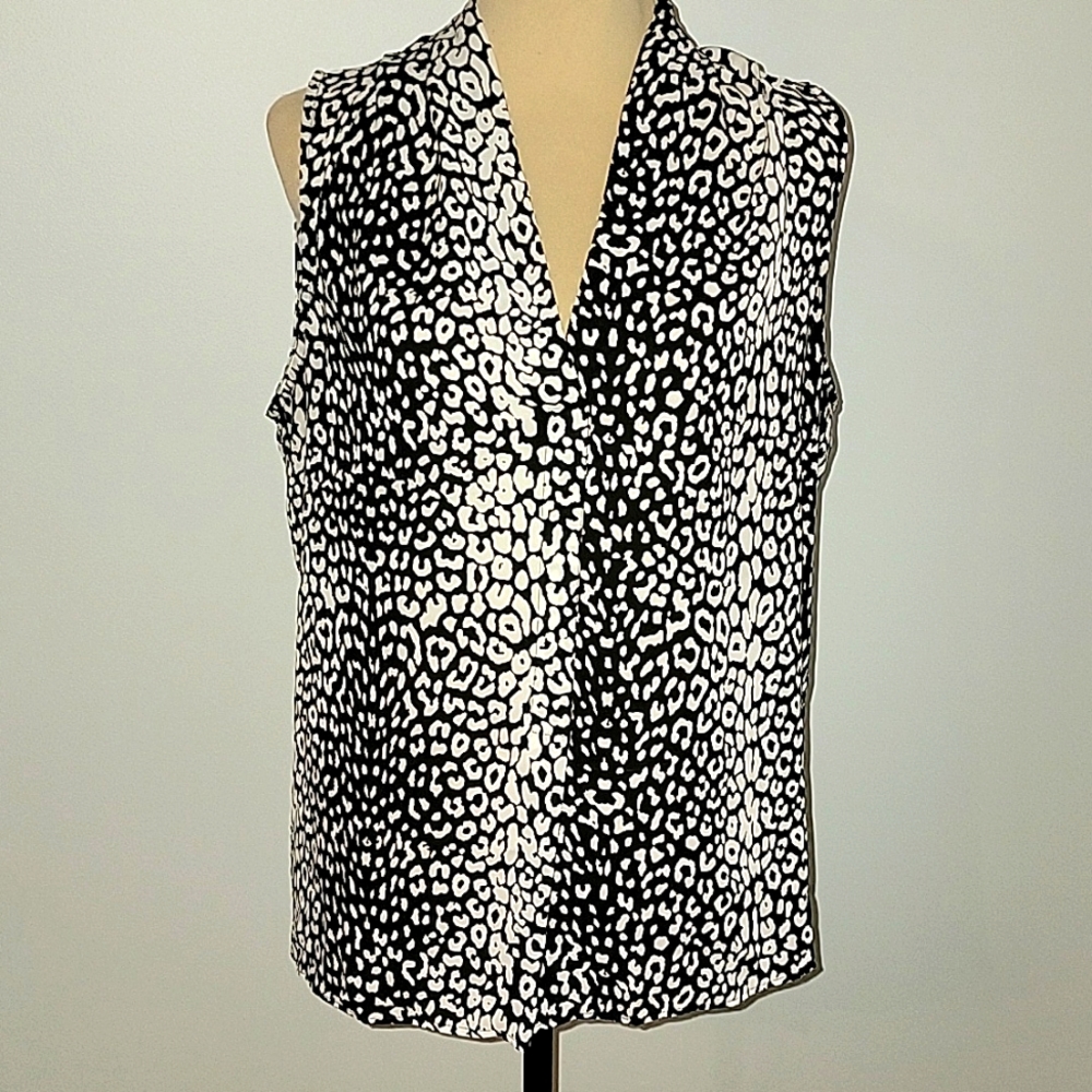 Laundry Top in Size Large